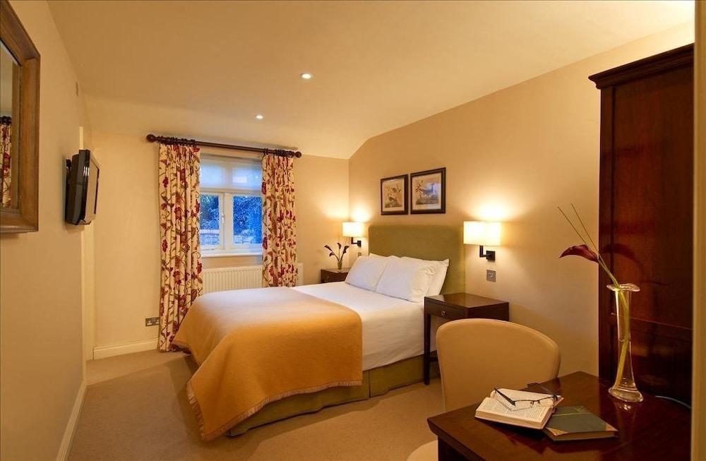 The Carnarvon Arms Hotel Newbury  Buitenkant foto