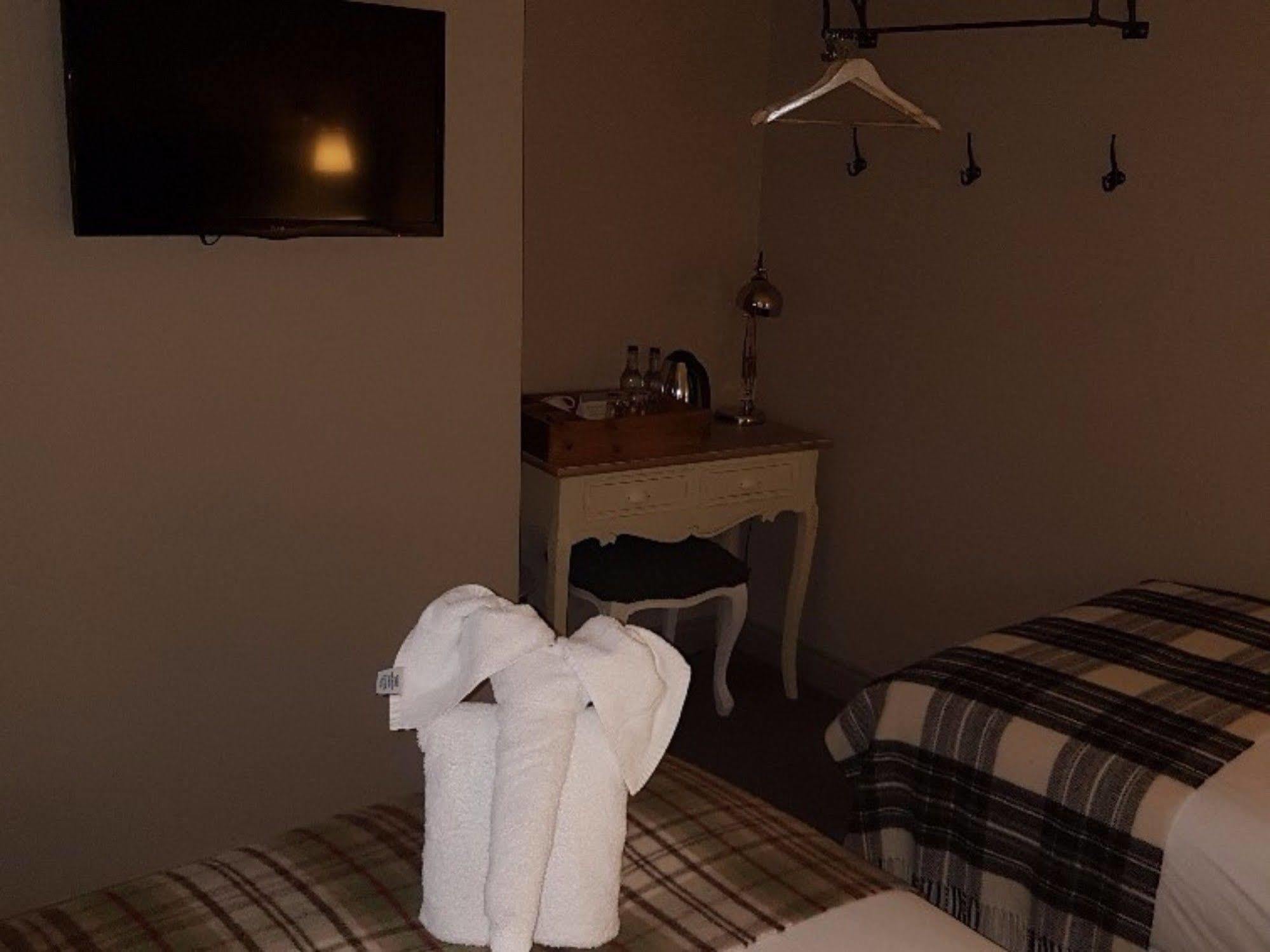 The Carnarvon Arms Hotel Newbury  Buitenkant foto