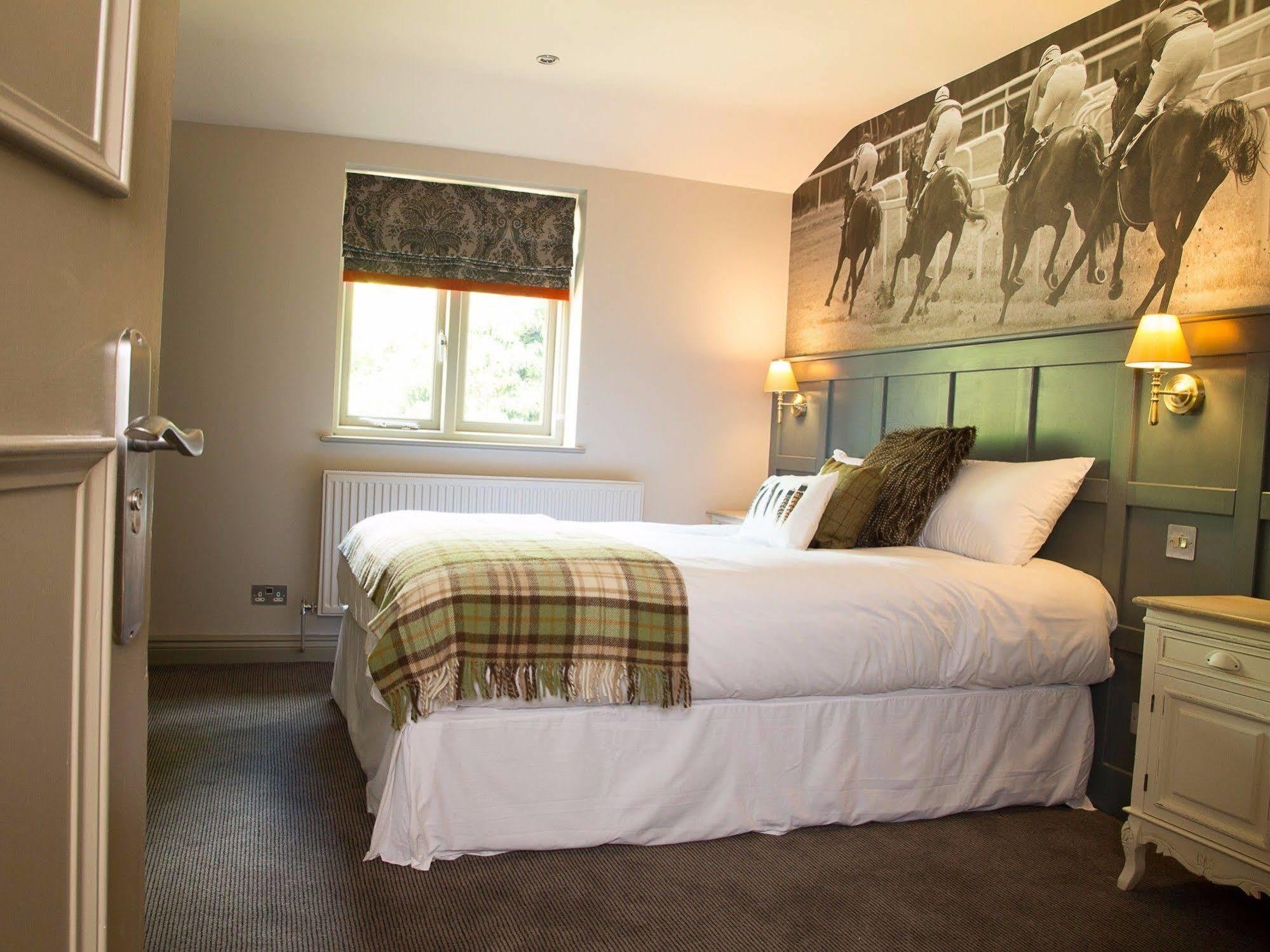 The Carnarvon Arms Hotel Newbury  Buitenkant foto