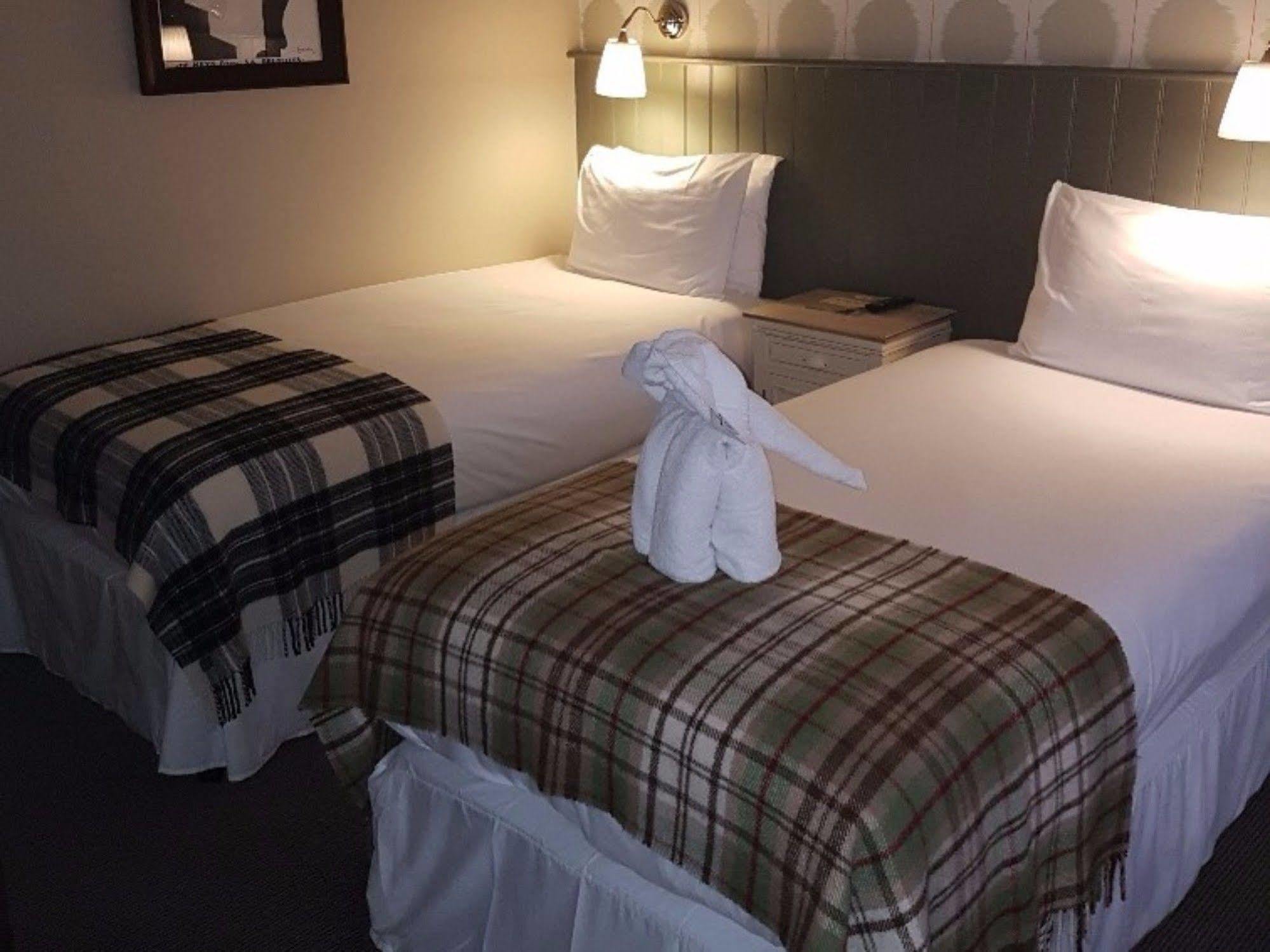 The Carnarvon Arms Hotel Newbury  Buitenkant foto