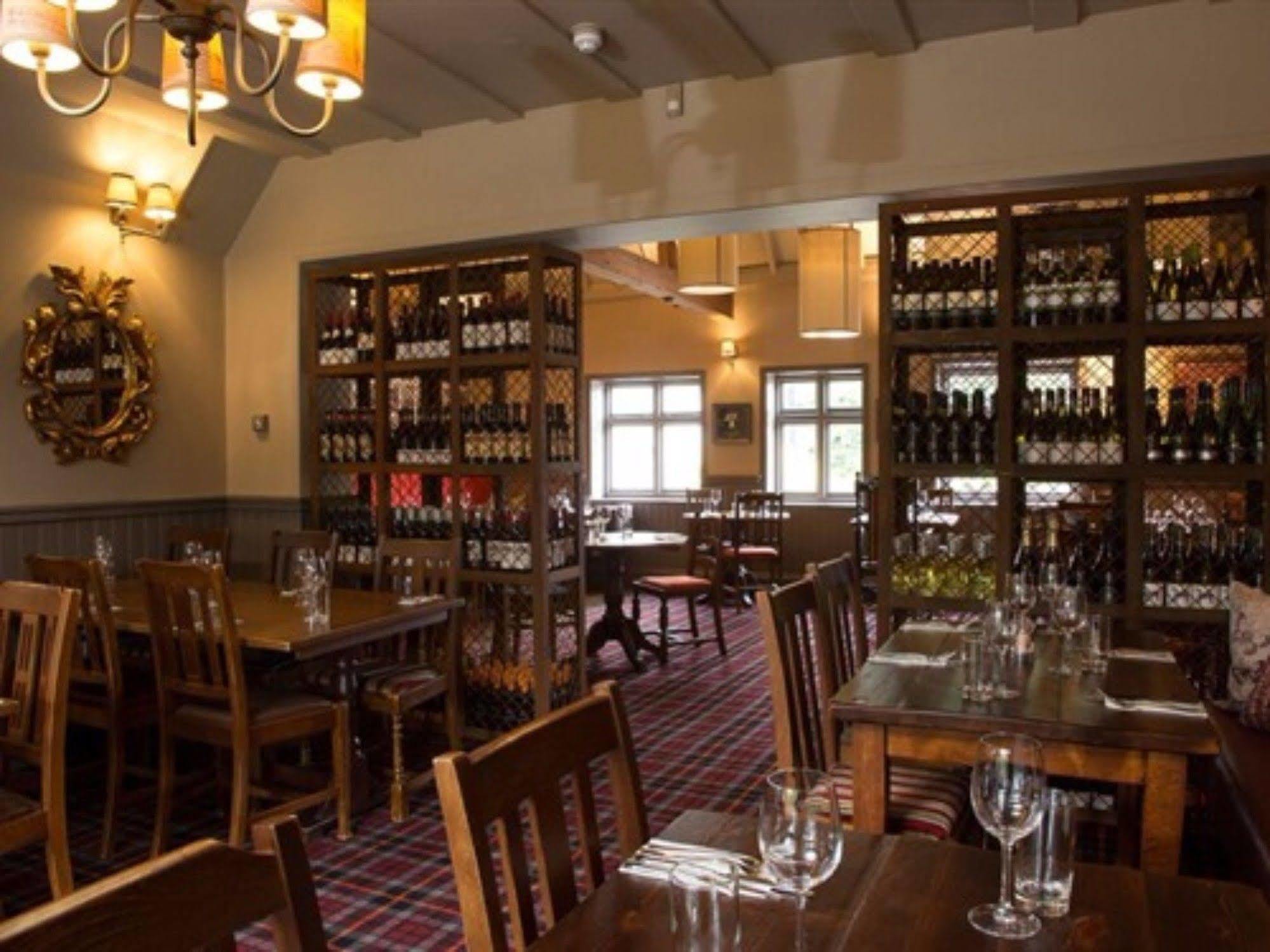 The Carnarvon Arms Hotel Newbury  Buitenkant foto