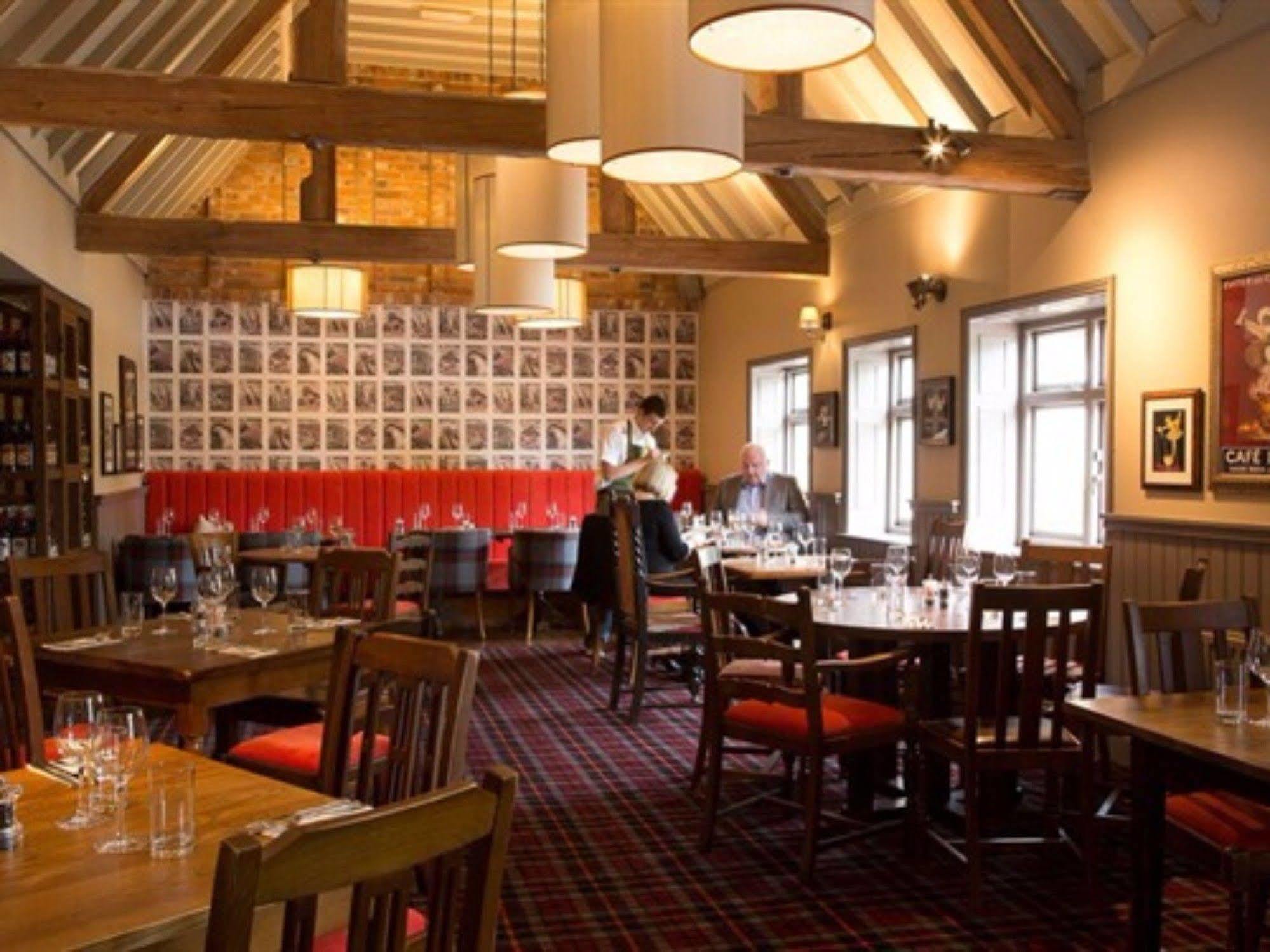 The Carnarvon Arms Hotel Newbury  Buitenkant foto