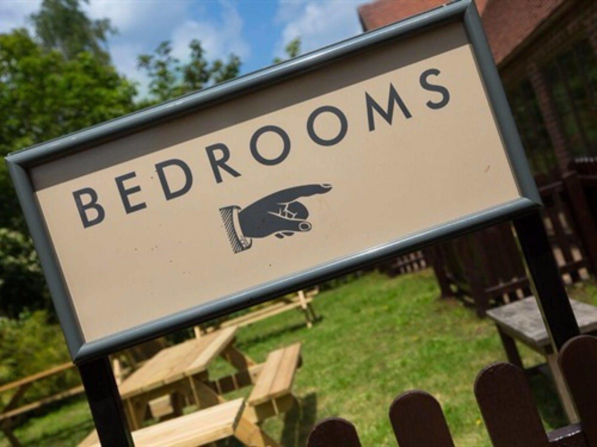 The Carnarvon Arms Hotel Newbury  Buitenkant foto