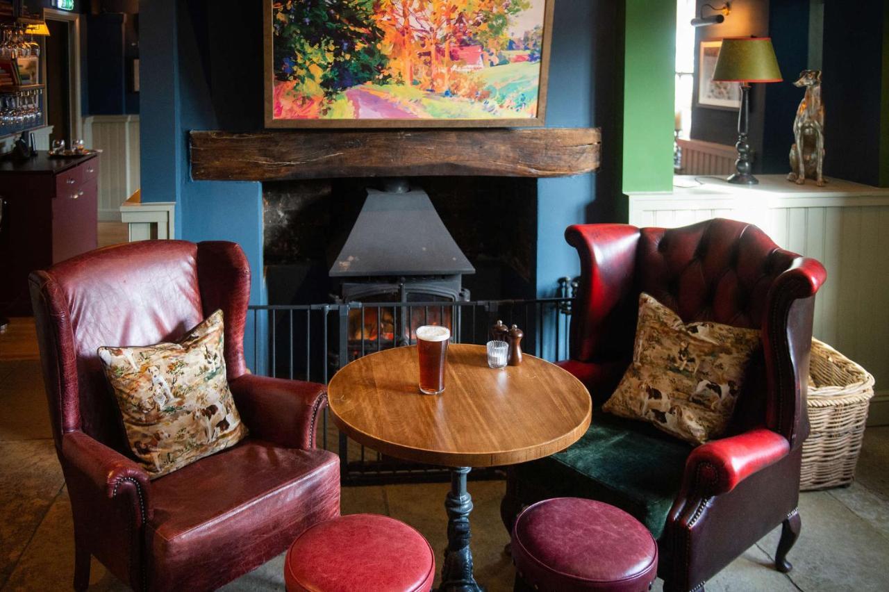 The Carnarvon Arms Hotel Newbury  Buitenkant foto