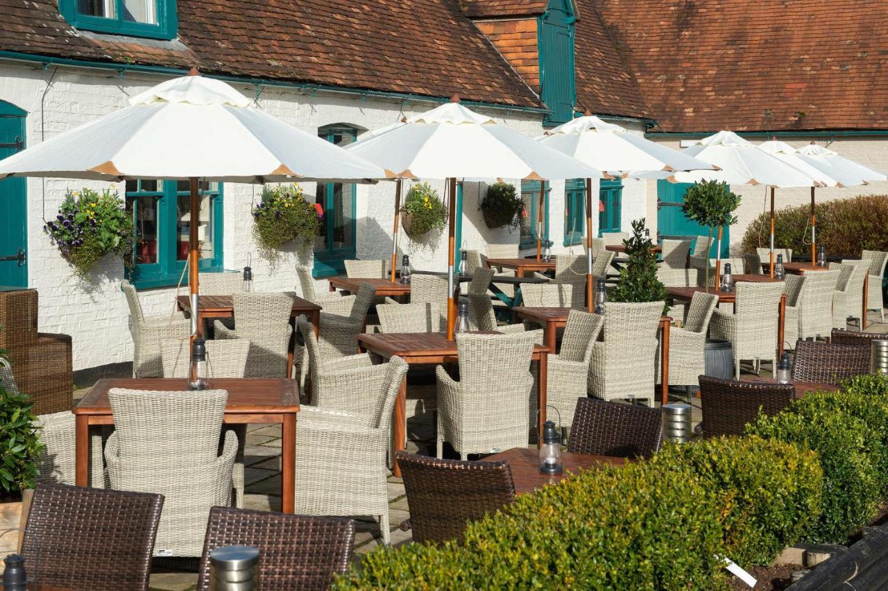 The Carnarvon Arms Hotel Newbury  Buitenkant foto